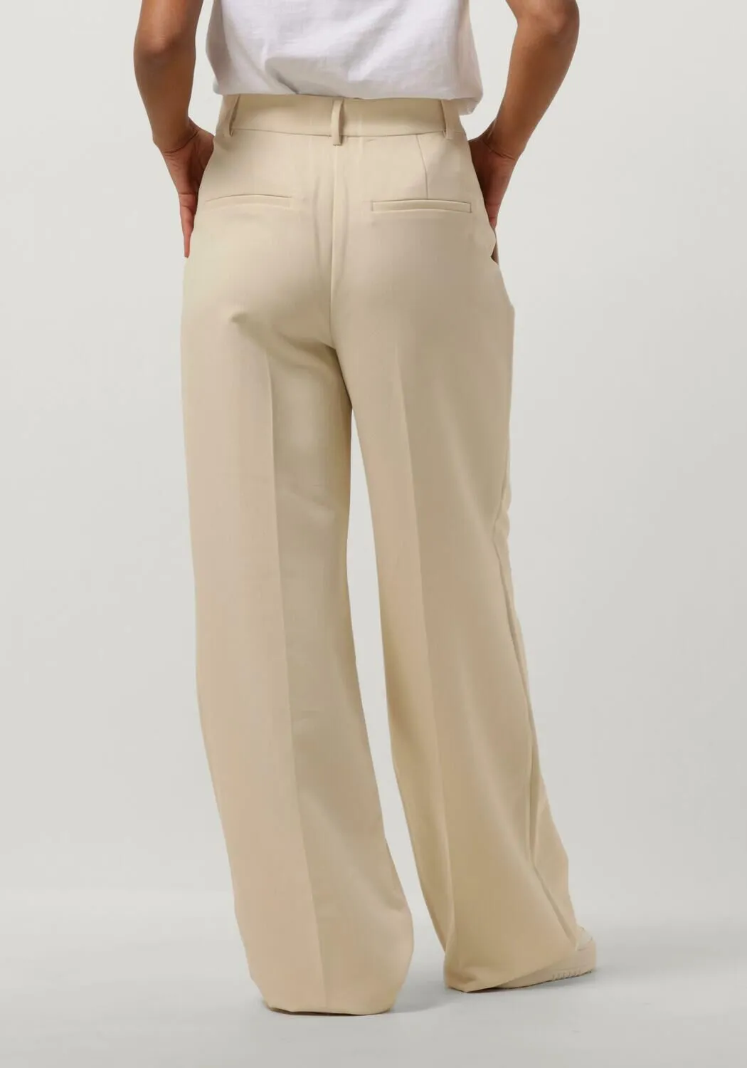 co'couture pantalon vola pleat pant en beige