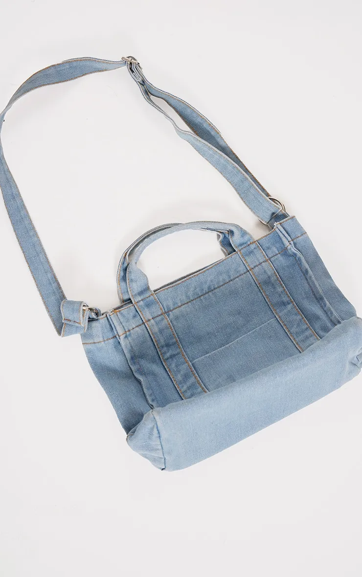 Mini tote bag à bandoulière en jean bleu délavé