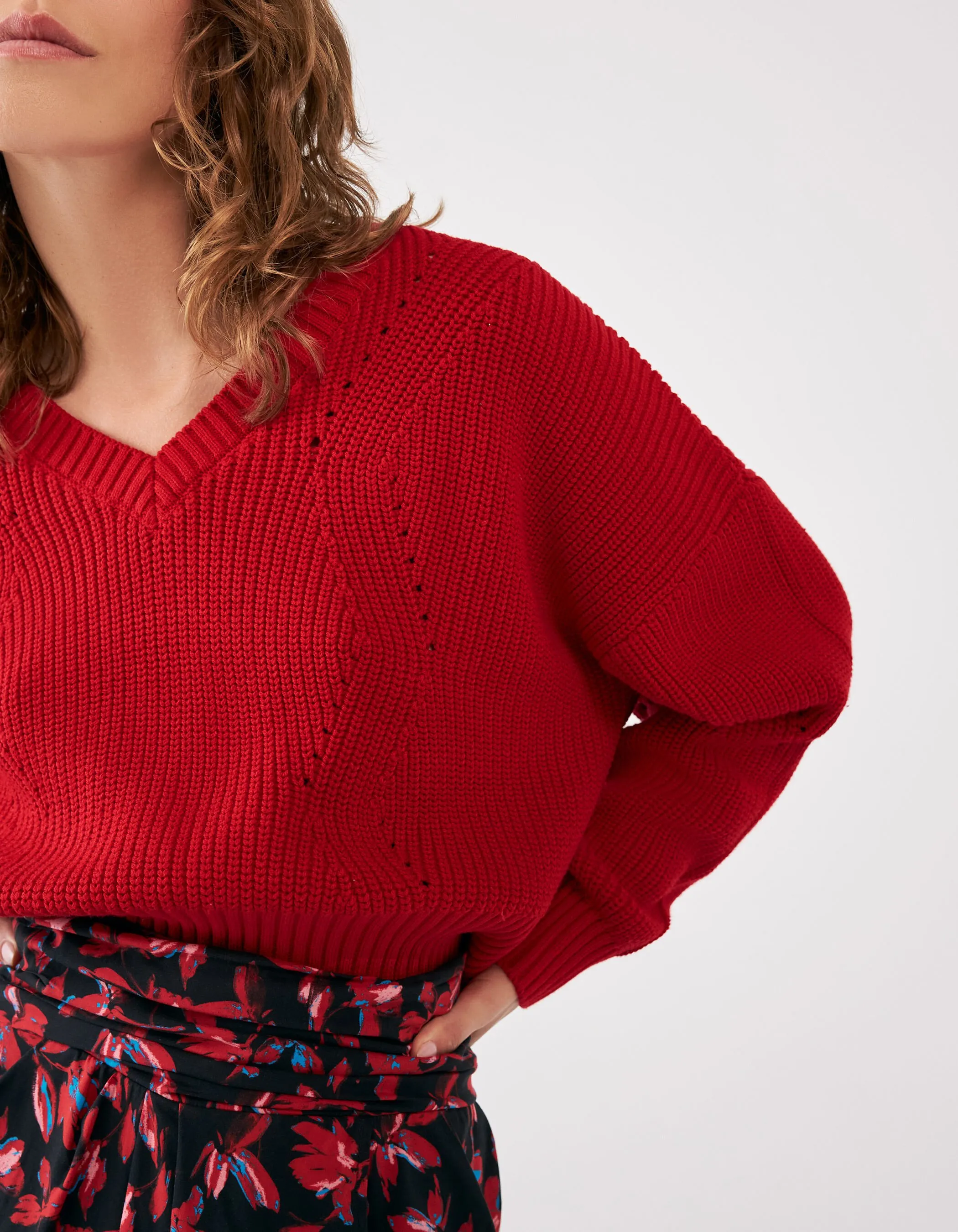 Pull rouge encolure V tricot fantaisie Femme