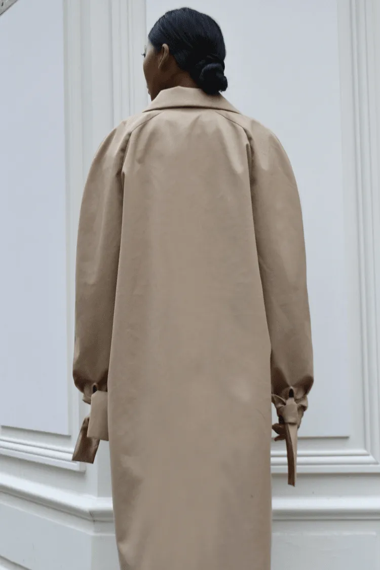 RINGO - Trenchcoat oversize poignets noués en gabardine Beige