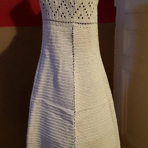 Robe blanche ajourée au crochet t. 42