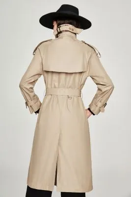 Trench-coat extra long pour femme avec composition brillante contrastante