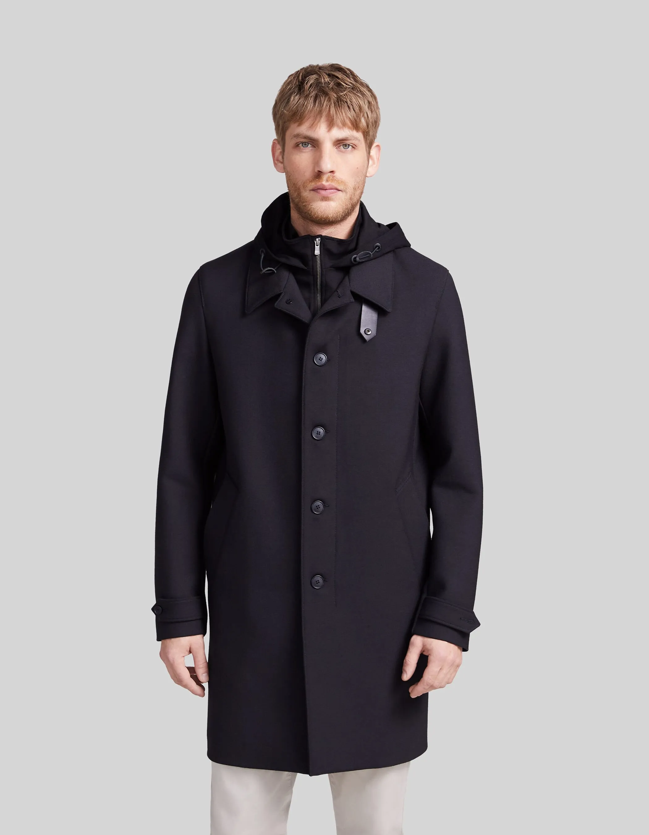 Trench noir à parementure-capuche amovible Homme